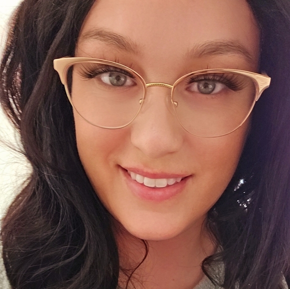 Meet your Posher, Tiffany - Picture 2 of 2